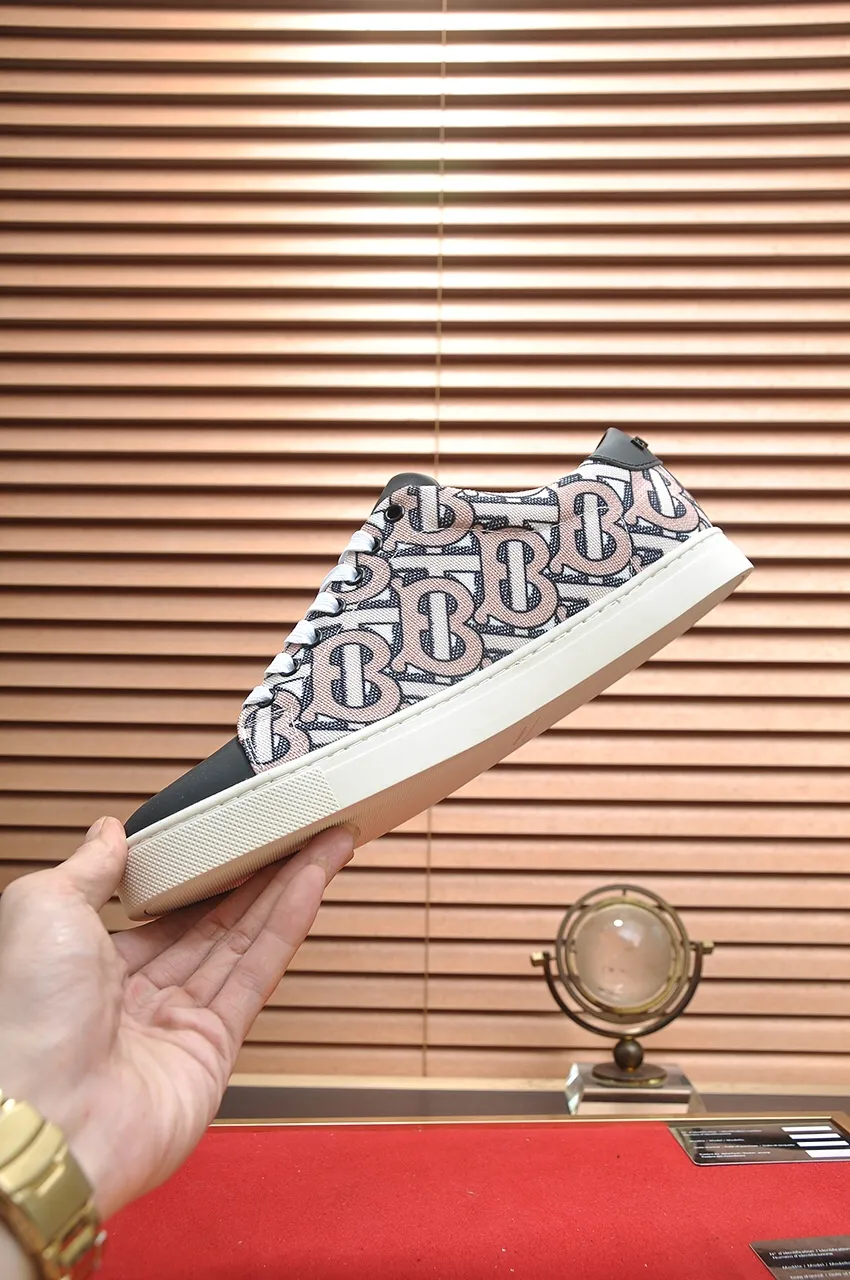 Men's shoes💰480💶[Burberry] (cowhide lining) classic low-top sneakers｜Imported cowhide with classic plaid fabric｜Cow leather lining｜Original outsole｜Fine workmanship and comfortable to wear Size: 38-44 (customized at 45)